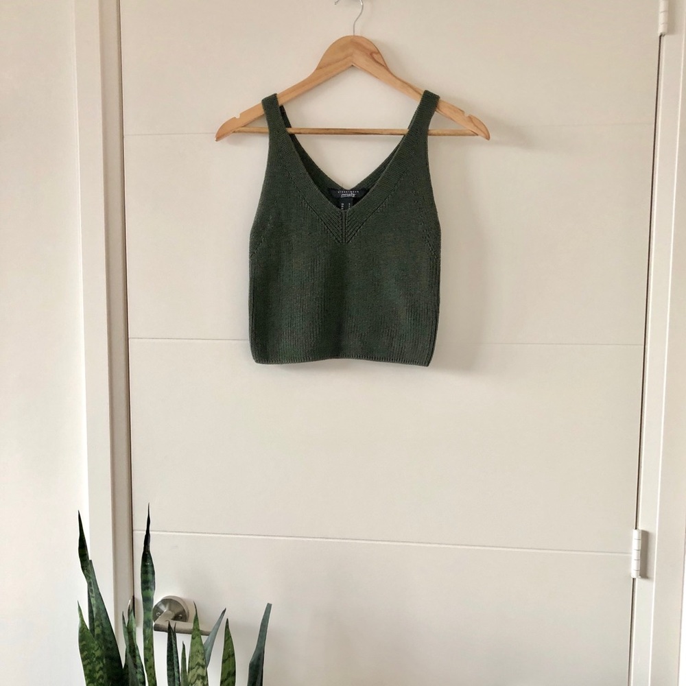 Olive green knit crop-tank